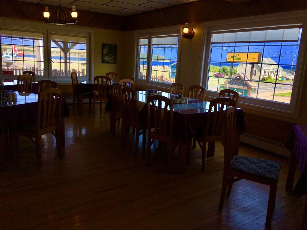 Laurie'S Inn Chéticamp 外观 照片